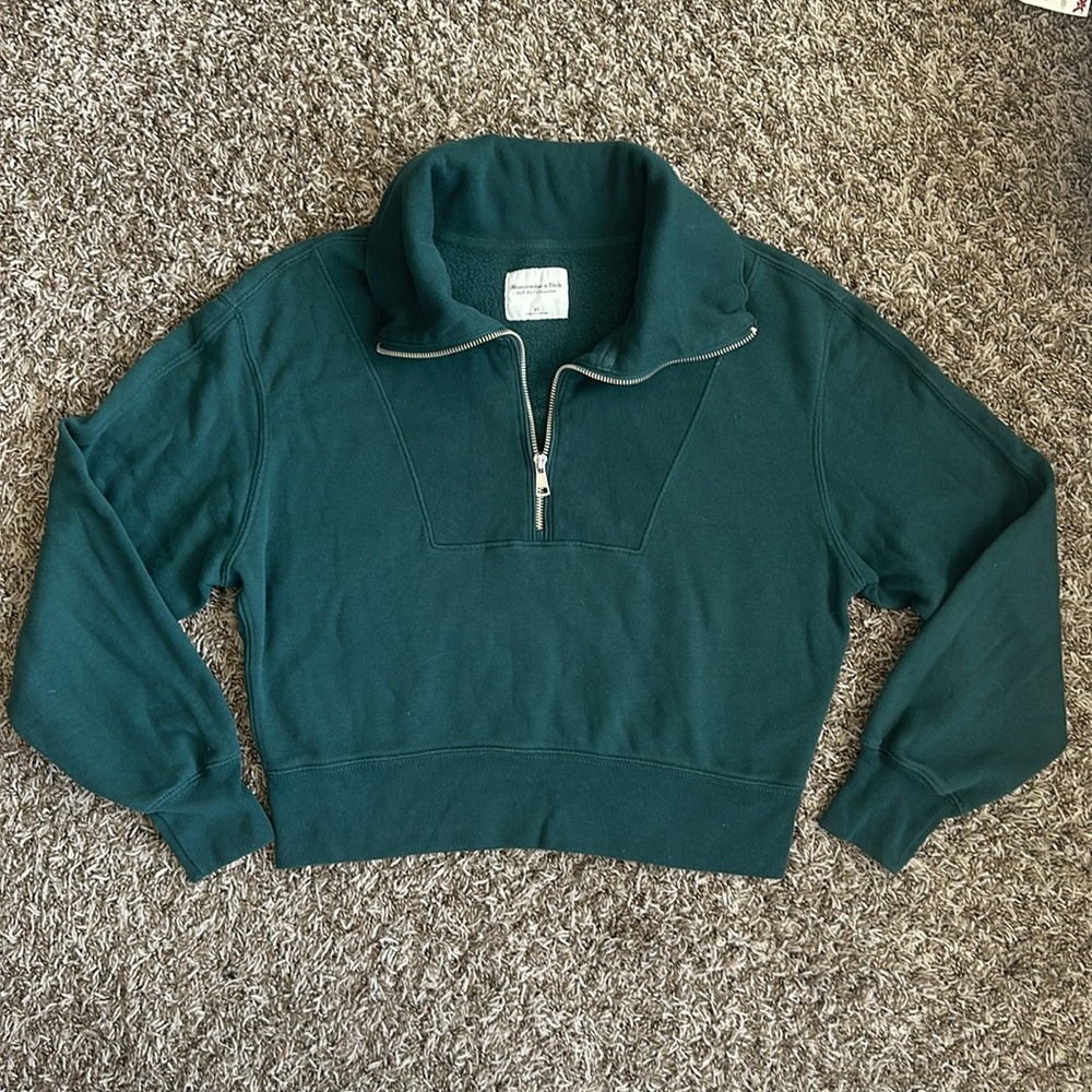 Abercrombie & Fitch Cropped 1/2 zip sweatshirt